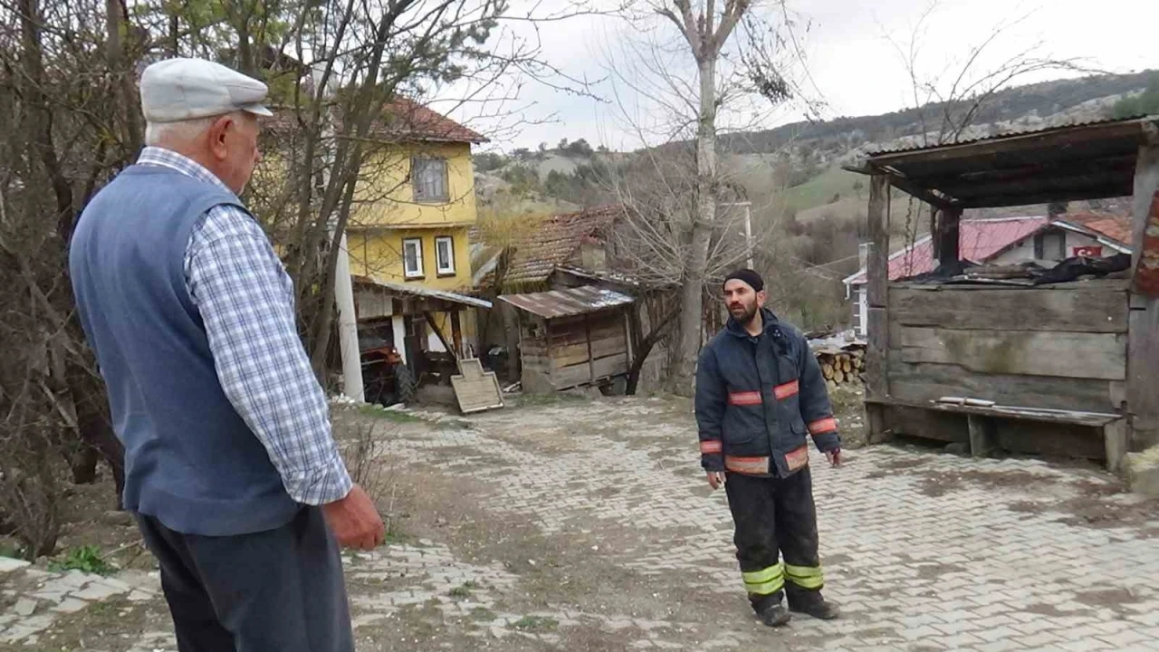 Yangın söndürmeye gelen itfaiyeciyle ilginç diyalog: "Su atmayın evin içi su dolar"
