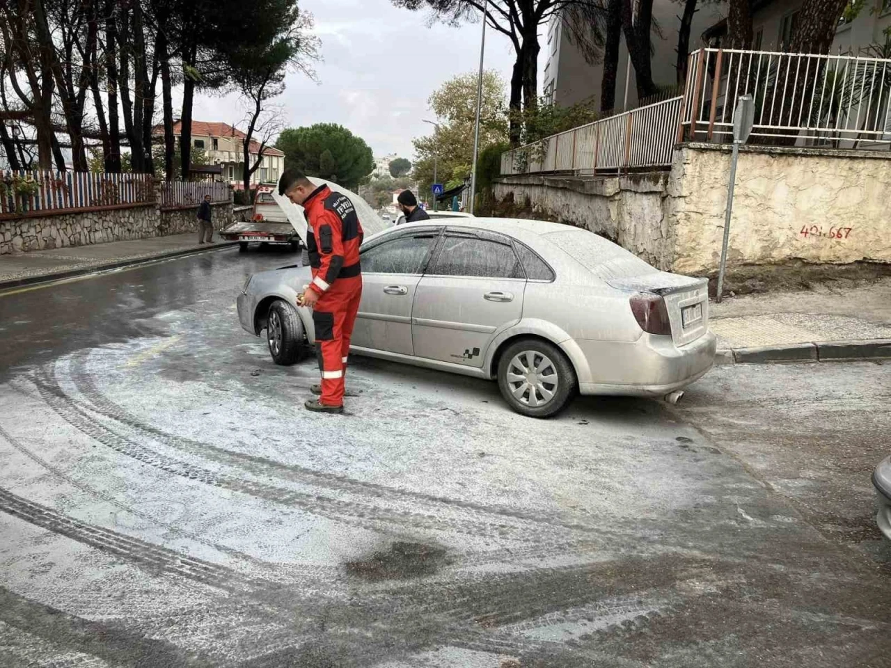 Park Halindeki Araç Alevlere Teslim Oldu