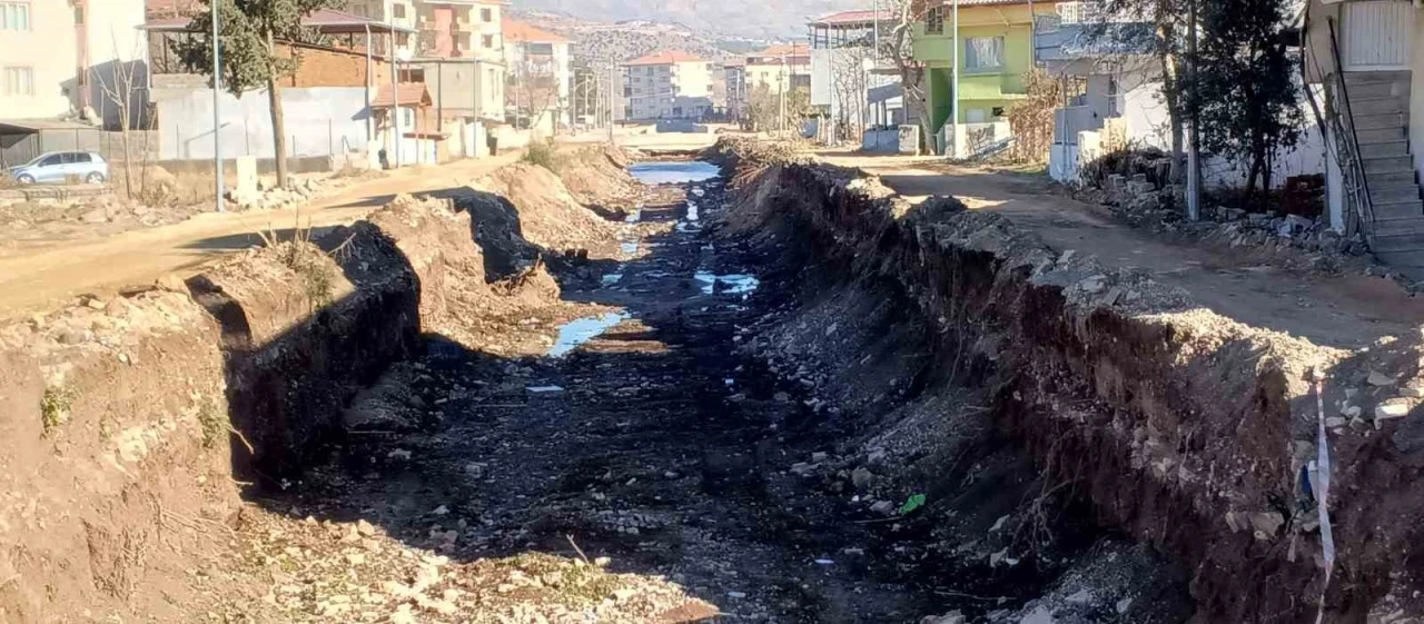 Yemişen deresinde iyileştirme çalışmaları devam ediyor
