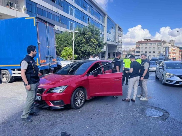 Yeni eğitim öğretim döneminde okul önlerinde polis denetimi yapıldı
