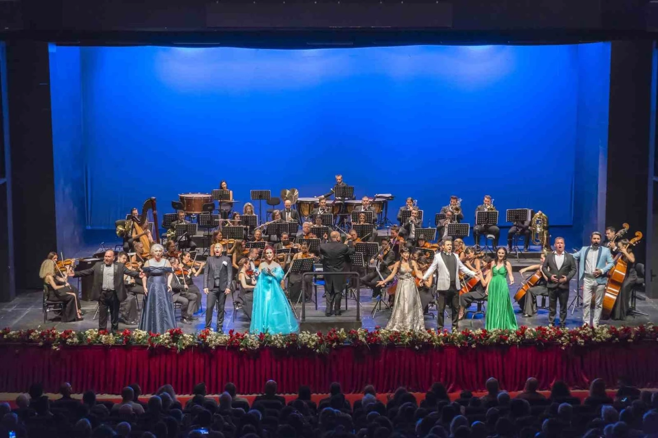 Yeni sanat sezonu "Gala Konser" ile başladı
