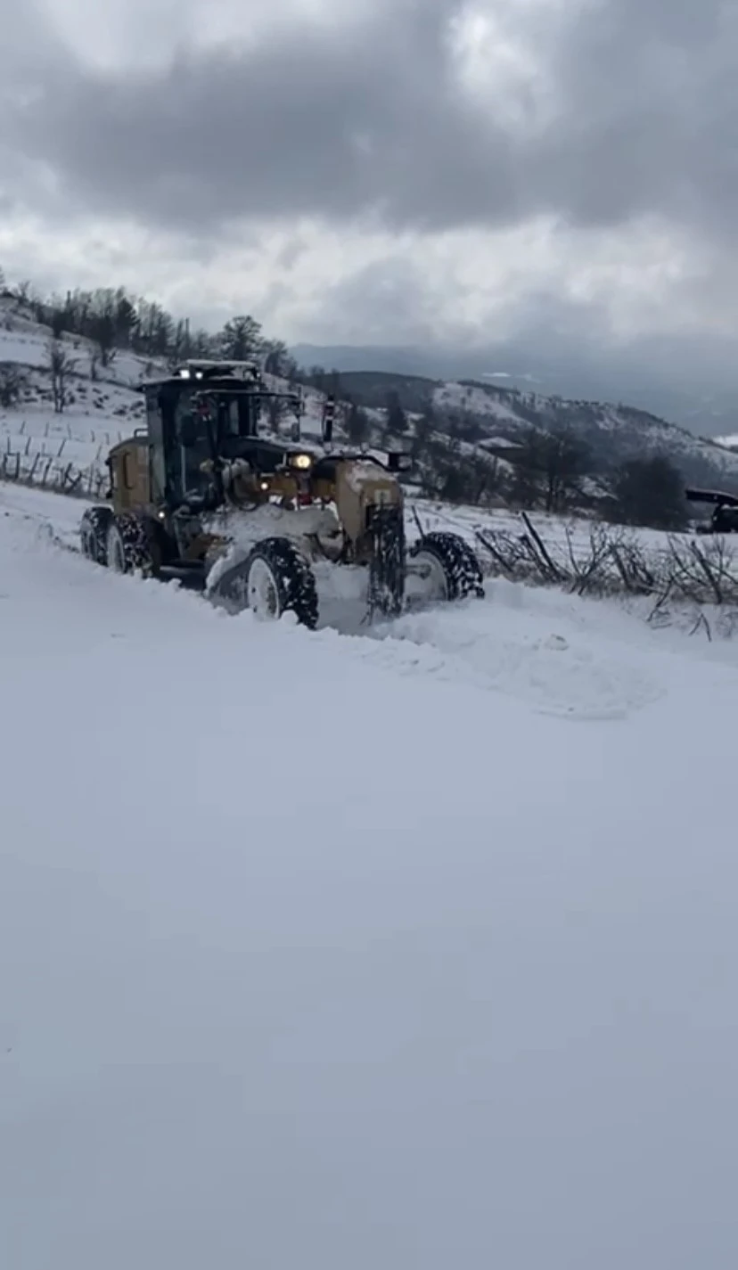 Yenice’de kardan kapanan 20 köy yolu ulaşıma açıldı
