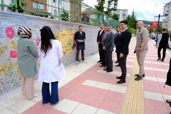 Yozgat’ın değerleri okul duvarlarına resmediliyor
