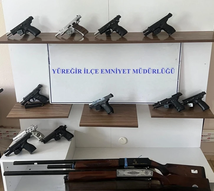 Yüreğir polisi 13 ruhsatsız silah ele geçirirken 102 suçluyu da yakaladı
