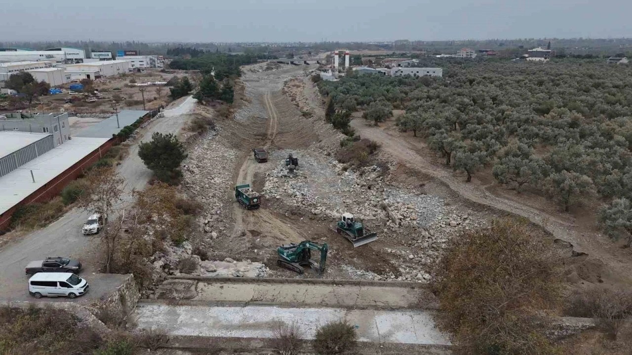 Zeytinli Çayı’nda ıslah çalışması yapılıyor
