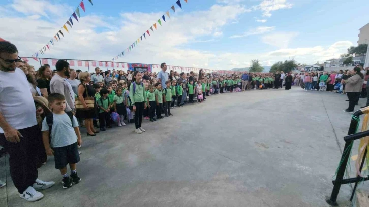 Zonguldak’ta öğrencilerin okul heyecanı: İlk ders zili çaldı
