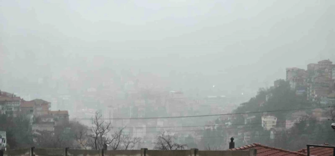 Zonguldak’ta sis ve yağışlı hava etkili oluyor
