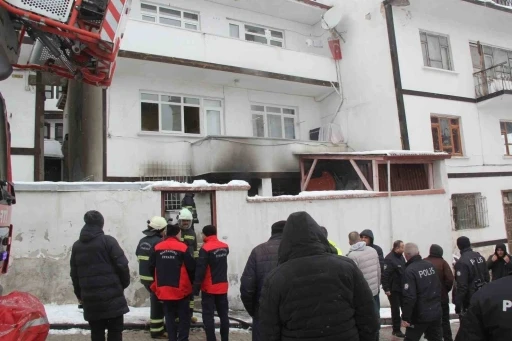 12 yaşındaki çocuğun dikkati faciayı önledi, çıkan yangında 2 kişi dumandan etkilendi
