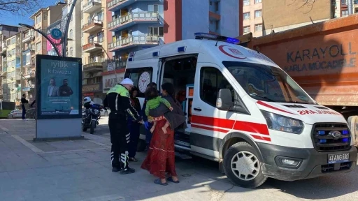 Ambulansın Önüne Atlayan Çocuk Kurtarıldı