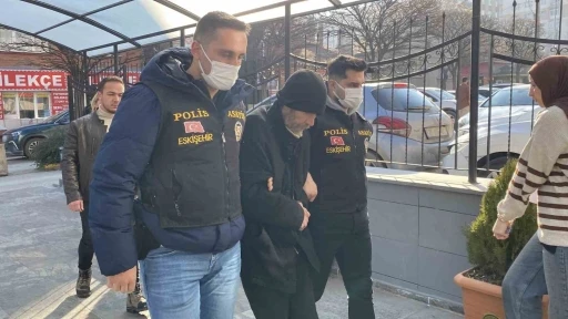 12 yıl kardeşinin kimliğini kullanan firari yakalandı
