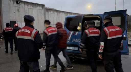 140 metre bakır kablo çalan 4 şüpheli jandarma ekiplerince yakalandı
