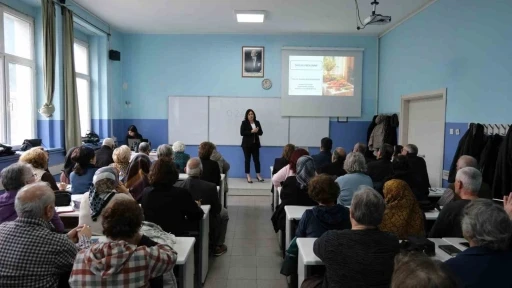 60 yaş üzeri öğrencilerin ilk ders heyecanı
