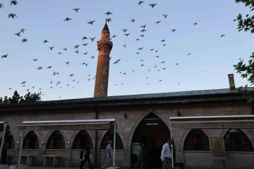 831 yıllık camide Kurban Bayramı namazı kılındı
