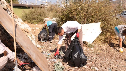 Acar Ünlü, Yalancıboğaz'da Mıntıka Temizliği Yaptı