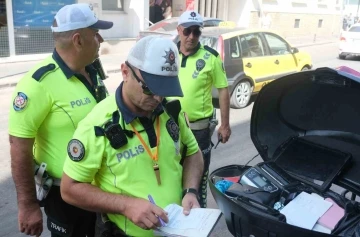 Adana’da dron destekli trafik denetiminde 324 araca cezai işlem uygulandı
