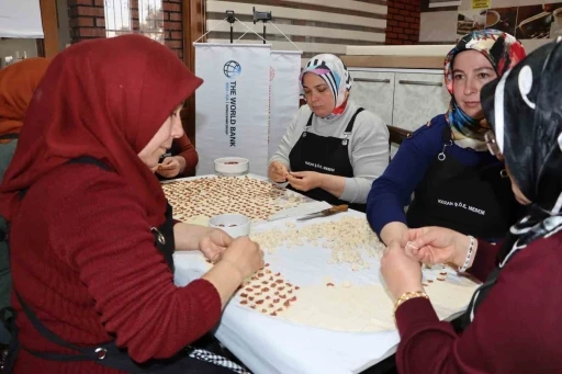 Adana’da kadınlara yöresel yemek kursu
