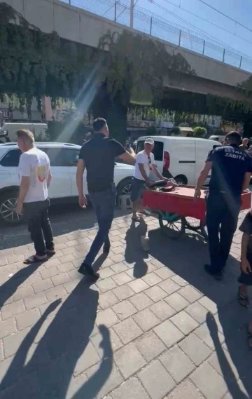 Adana’da zabıta ekipleri kaldırım işgaliyle mücadele başlattı
