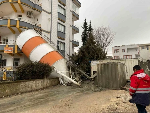 Adıyaman’da beton silosu devrildi
