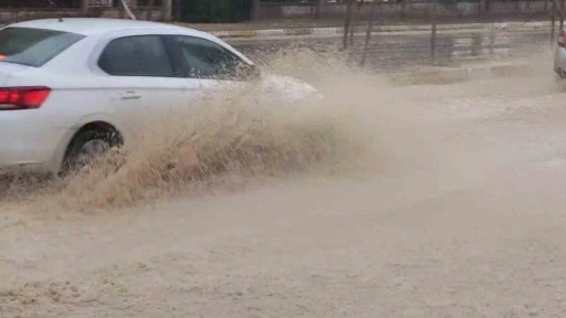 Adıyaman’da sağanak yağış etkili oldu
