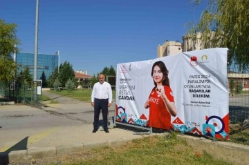 Afyonkarahisarlı sporucu Meryem Betül Çavdar’a Bakan Osman Aşkın Bak’tan destek mesajı
