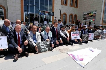 Ağrı’da Gazze’ye destek oturma eylemine Milli Eğitim Müdürü Kökrek destek verdi
