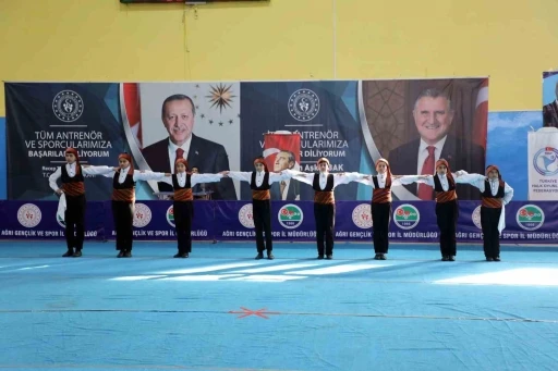 Ağrı’da Halk Oyunları İl Birinciliği yarışmaları düzenlendi
