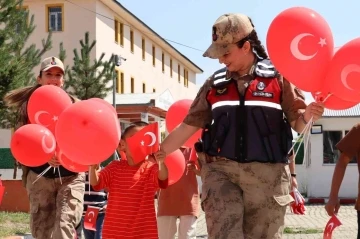 Ağrı’da jandarma mesleğini tanıttı
