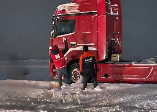 Ağrı’da olumsuz hava nedeniyle mahsur kalan 233 vatandaş kurtarıldı
