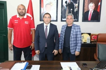 Ağrı’da &quot;Fabrika Voleybol Okulu&quot; açılıyor
