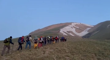 Ağrı’da Süphan Dağı zirve tırmanışı ile 15 Temmuz kutlandı
