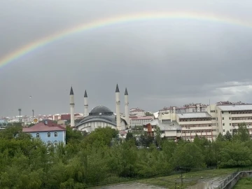 Ağrı’da yağmur sonrası gökkuşağı şöleni
