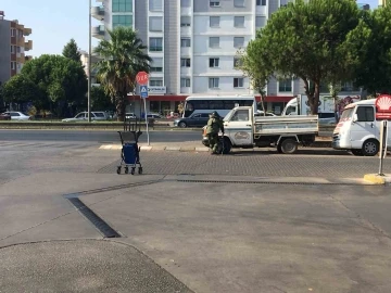 Akaryakıt istasyonu önündeki şüpheli çanta polis ekiplerini alarma geçirdi
