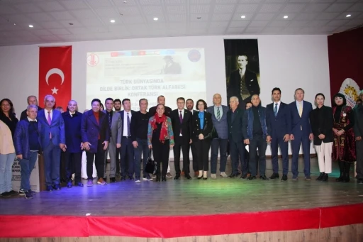 Akdeniz Üniversitesi’nde ‘Türk Dünyasında Dilde Birlik: Ortak Türk Alfabesi’ konferansı
