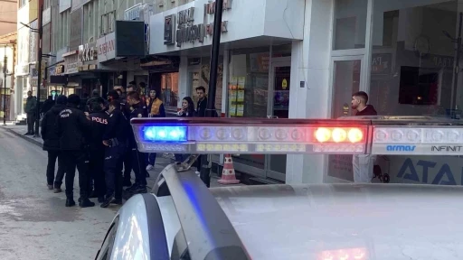 Aksaray’da bıçaklı kavga: 1 yaralı
