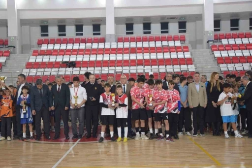 Aksu’da Okul Sporları Futsal Turnuvası sona erdi
