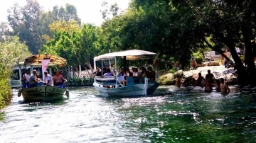 Akyaka Kadın Azmağı tekne turlarına vatandaşlardan yoğun ilgi
