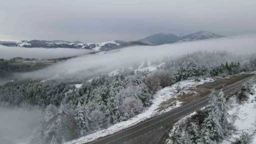 Alaçam Kızlan Yaylası’nda kar ve sis güzelliği
