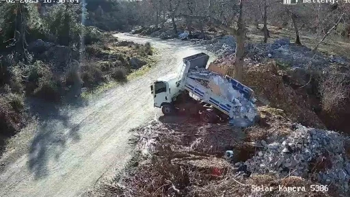 Alanya’da kaçak moloz ve hafriyat dökümüne fotokapanlı takip
