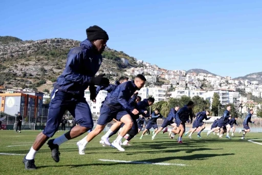 Alanyaspor, Adana Demirspor maçı hazırlıklarını tamamladı
