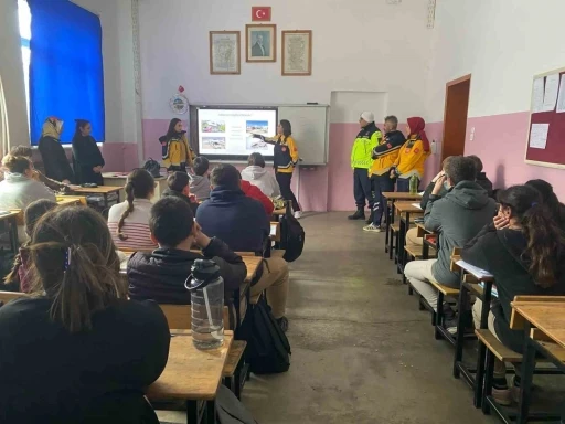 Alpullu’da &quot;Fermuar Sistemi ile Yaşama Yol Ver&quot; kampanyası tanıtıldı
