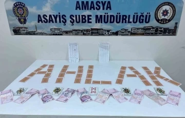 Amasya’da kıraathanede kumar oynayan 5 şahsa 32 bin 125 TL para cezası
