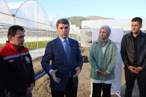 Amasya Valisi Bakan, Yeşilırmak kıyısına dökülen soğan ve patlıcanlarla ilgili konuştu: &quot;Yazık günah, bu milli servet&quot;
