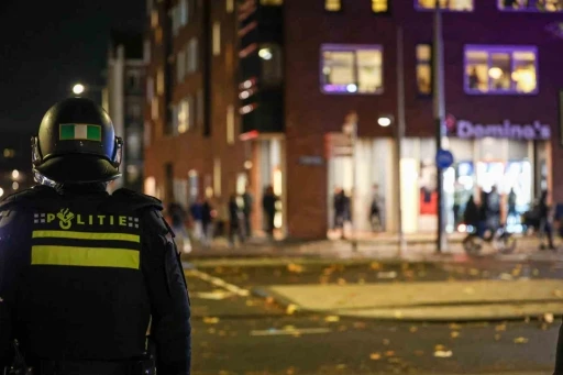 Amsterdam’da tramvay ateşe verildi
