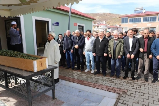 Annesinin tabutu başında kalp krizi geçiren kadın hayatını kaybetti
