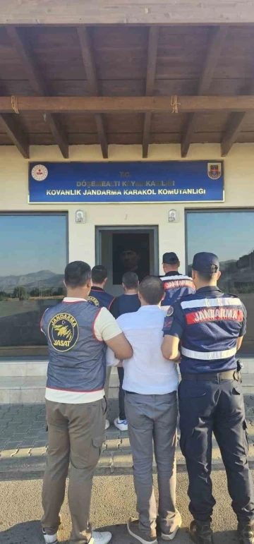 Antalya’da 12 yıl 6 ay hapis cezasıyla aranan 2 aranan şahıs yakalandı
