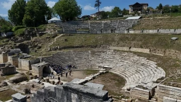 Antik tiyatro kazıları yeniden başladı
