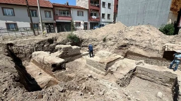 Apartman yapılacak yerin altından tarihi hamam çıktı
