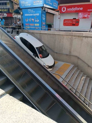 Aracıyla Kızılay metro istasyonuna uçtu
