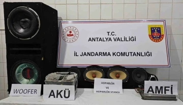 Araçtan ses sistemini çalan 4 şüpheli tutuklandı
