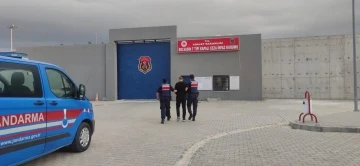 Aranan şahıs saklandığı köyde yakalandı
